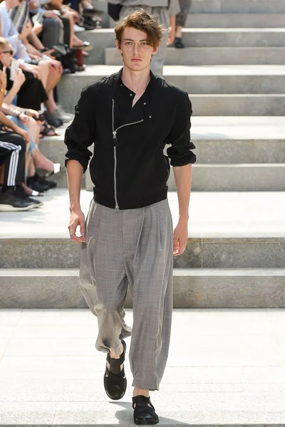 Look 37